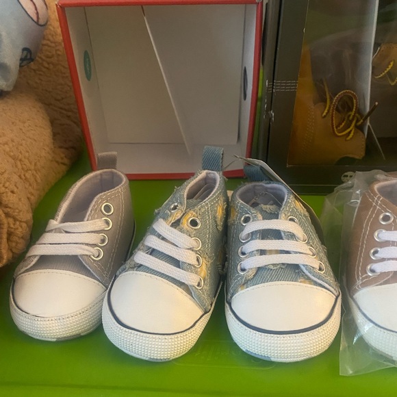 Converse $15 Nike $30 brand new - Picture 1 of 2